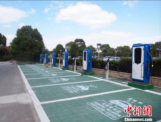 國內(nèi)最大新能源汽車光伏超級充電站投入運營