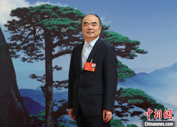 全國(guó)人大代表曹仁賢：建議適度開(kāi)征碳稅提高可再生能源占比