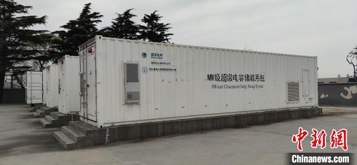 儲能站現(xiàn)場?！∠难?攝