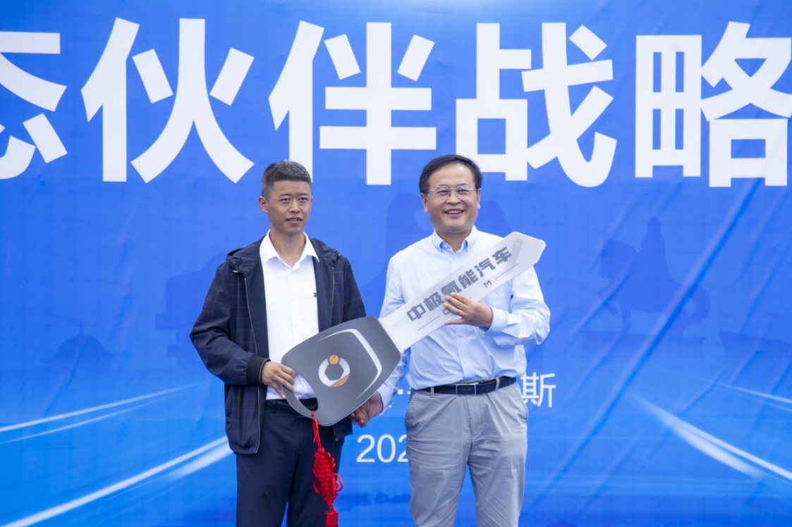 從“氫”啟航 ！格羅夫首批氫能重卡交車實(shí)現(xiàn)商業(yè)化運(yùn)營
